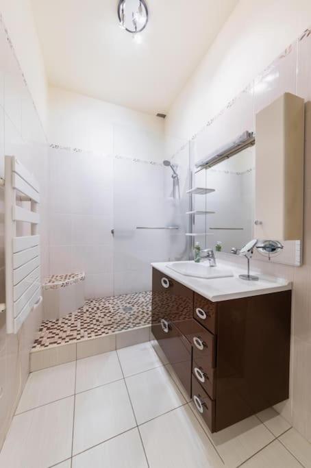 Haussmannian Apartment, Near Champs-Elysees Parijs Buitenkant foto